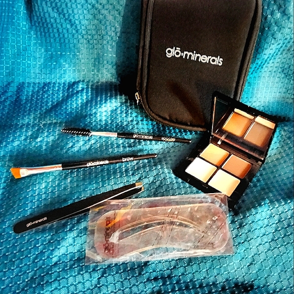 NEW! Glo Brow Collection Kit in Brown - Picture 2 of 5